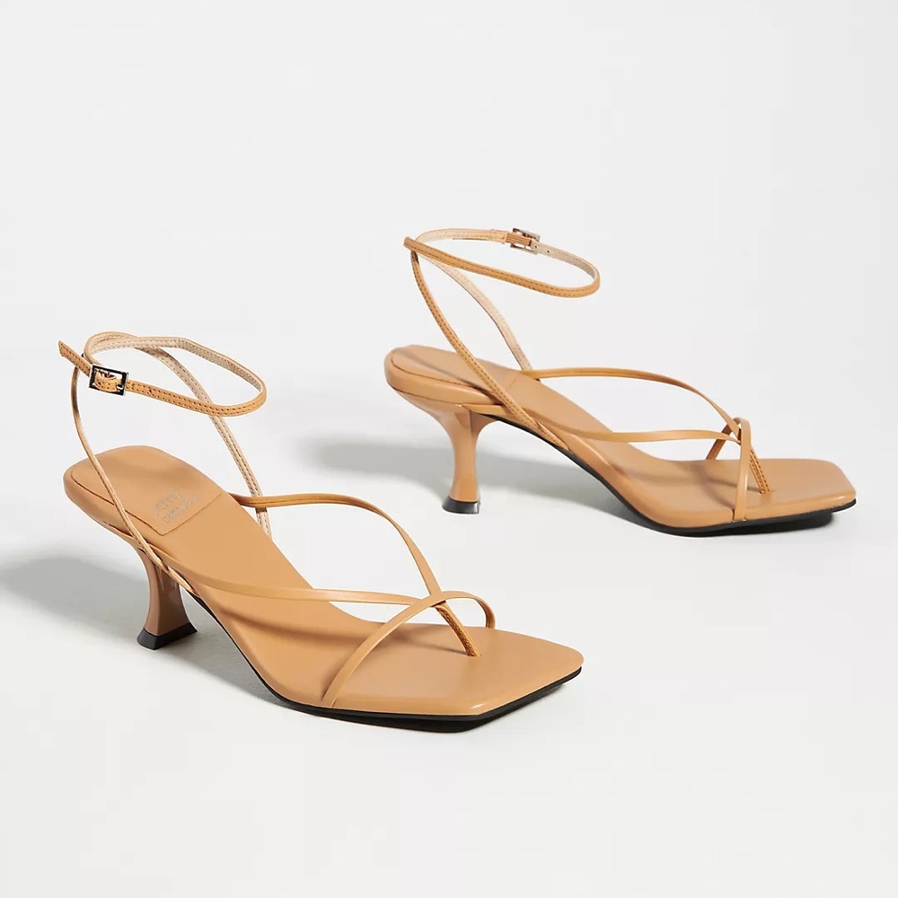 Jeffrey Campbell Fluxx Kitten Heels in Neutral. Size 5.5